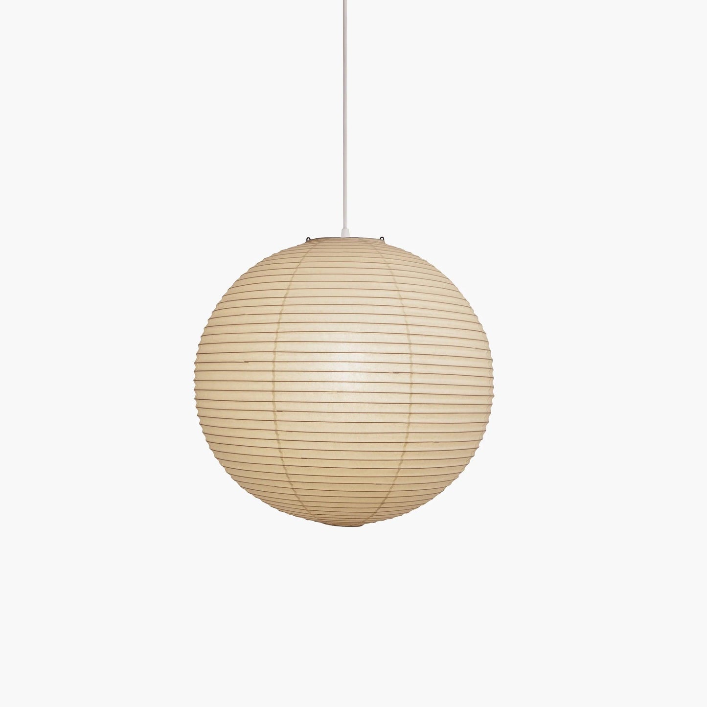 Élevez votre espace avec la lampe suspendue Akari A-Series – une chic lampe en papier japonaise présentant une esthétique minimaliste époustouflante