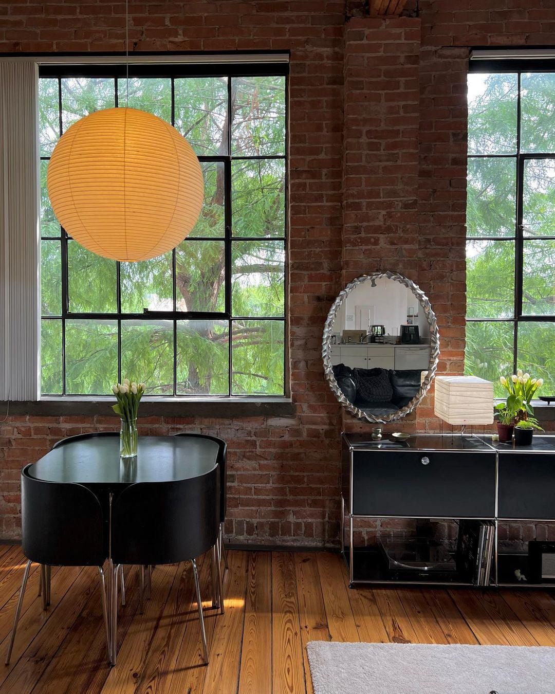 Élevez votre espace avec la lampe suspendue Akari A-Series – une chic lampe en papier japonaise présentant une esthétique minimaliste époustouflante