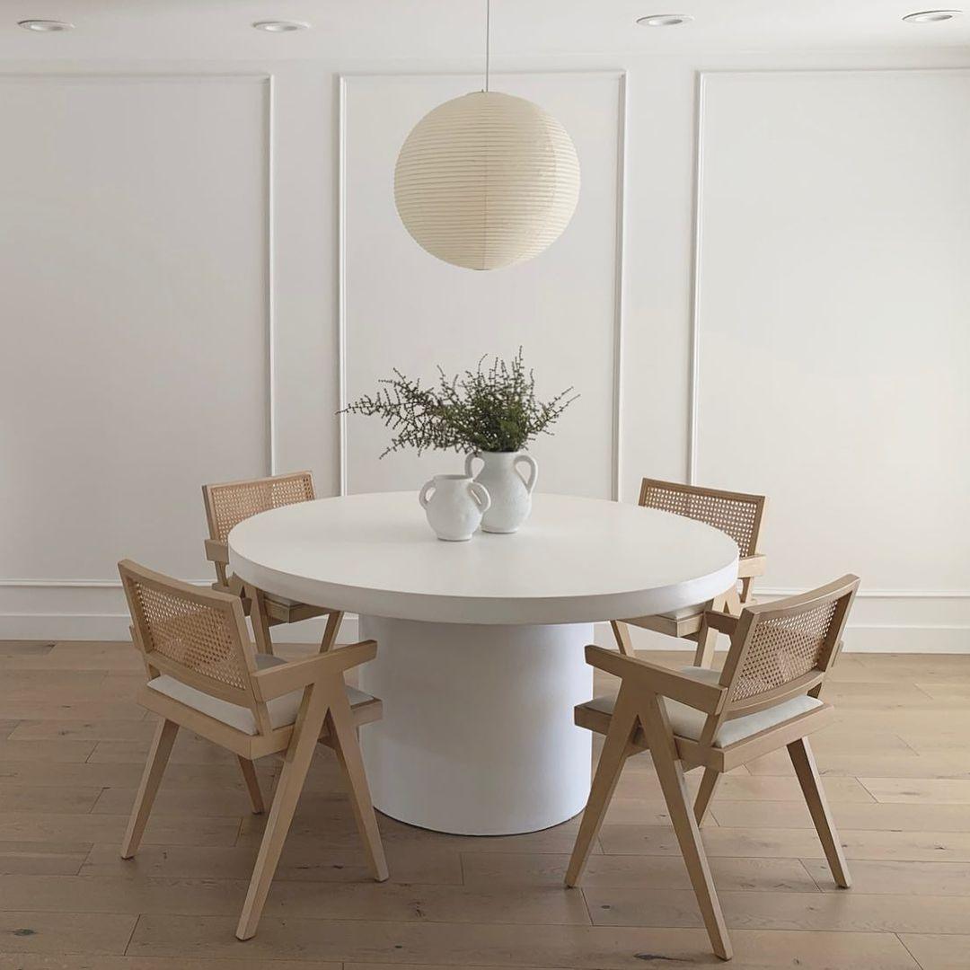 Élevez votre espace avec la lampe suspendue Akari A-Series – une chic lampe en papier japonaise présentant une esthétique minimaliste époustouflante