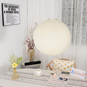 Élevez votre espace avec la lampe suspendue Akari A-Series – une chic lampe en papier japonaise présentant une esthétique minimaliste époustouflante