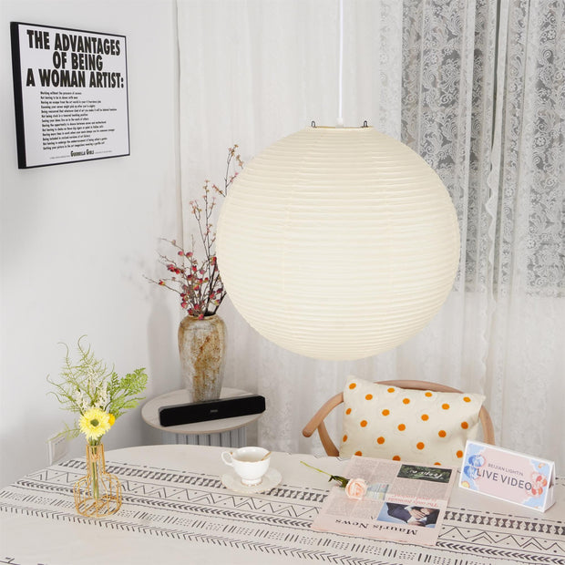 Élevez votre espace avec la lampe suspendue Akari A-Series – une chic lampe en papier japonaise présentant une esthétique minimaliste époustouflante