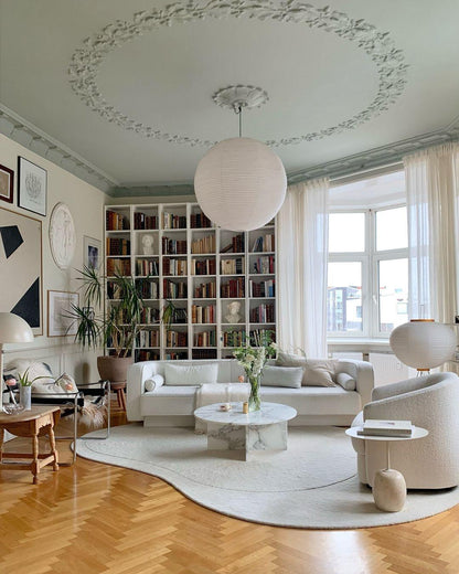 Élevez votre espace avec la lampe suspendue Akari A-Series – une chic lampe en papier japonaise présentant une esthétique minimaliste époustouflante