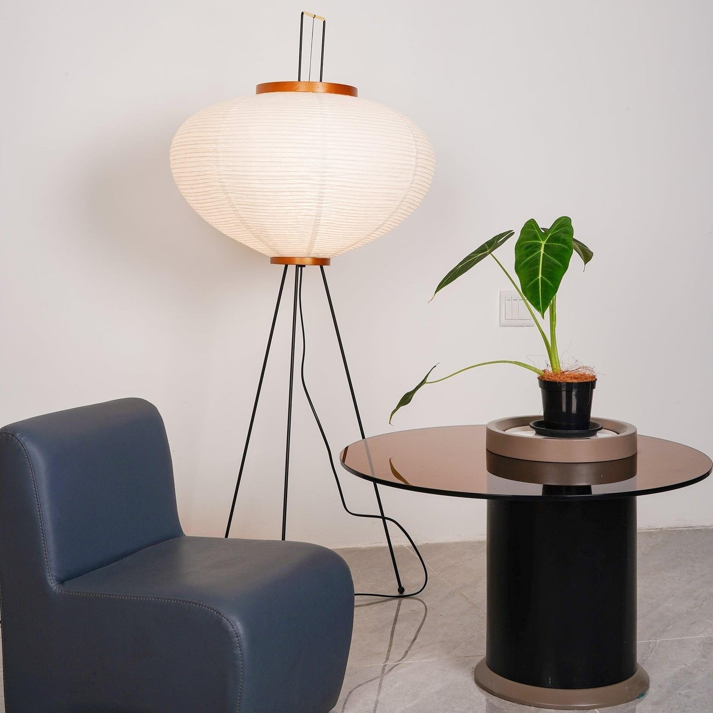 Lampadaire en papier de riz élégant – Éclairage sleek et stylé pour votre salon et votre chambre à coucher