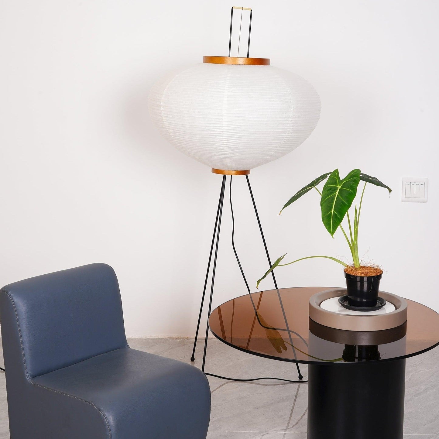 Lampadaire en papier de riz élégant – Éclairage sleek et stylé pour votre salon et votre chambre à coucher