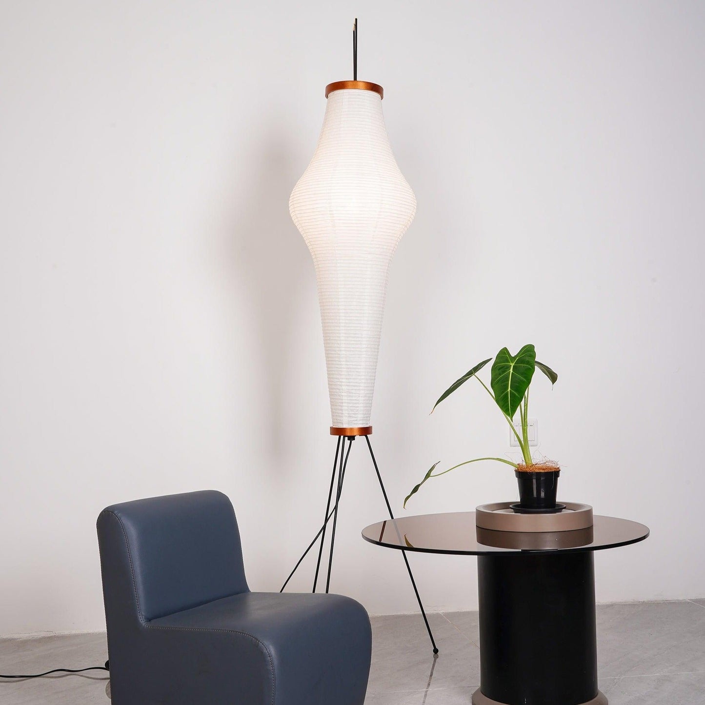 Lampadaire en papier de riz élégant – Éclairage sleek et stylé pour votre salon et votre chambre à coucher