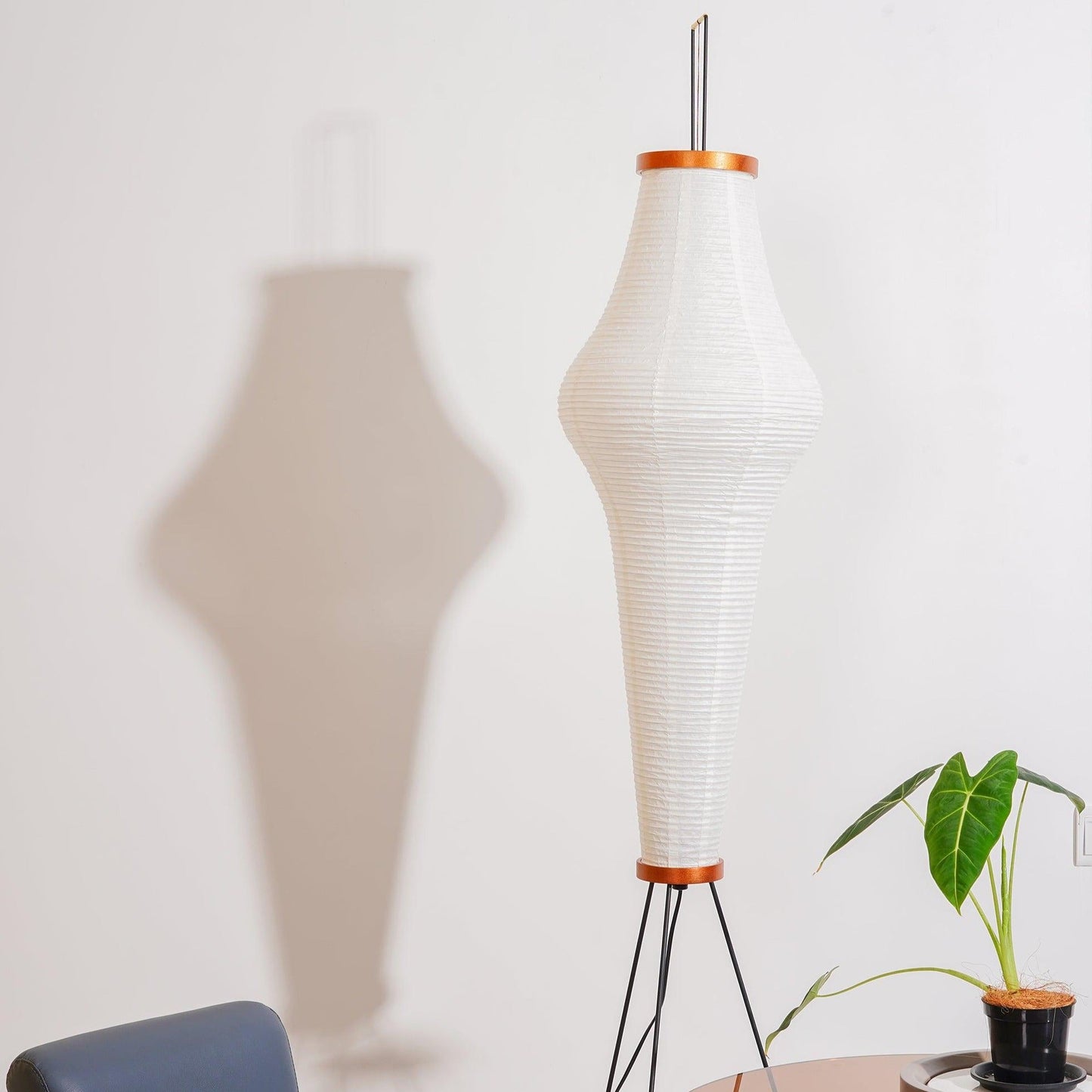 Lampadaire en papier de riz élégant – Éclairage sleek et stylé pour votre salon et votre chambre à coucher