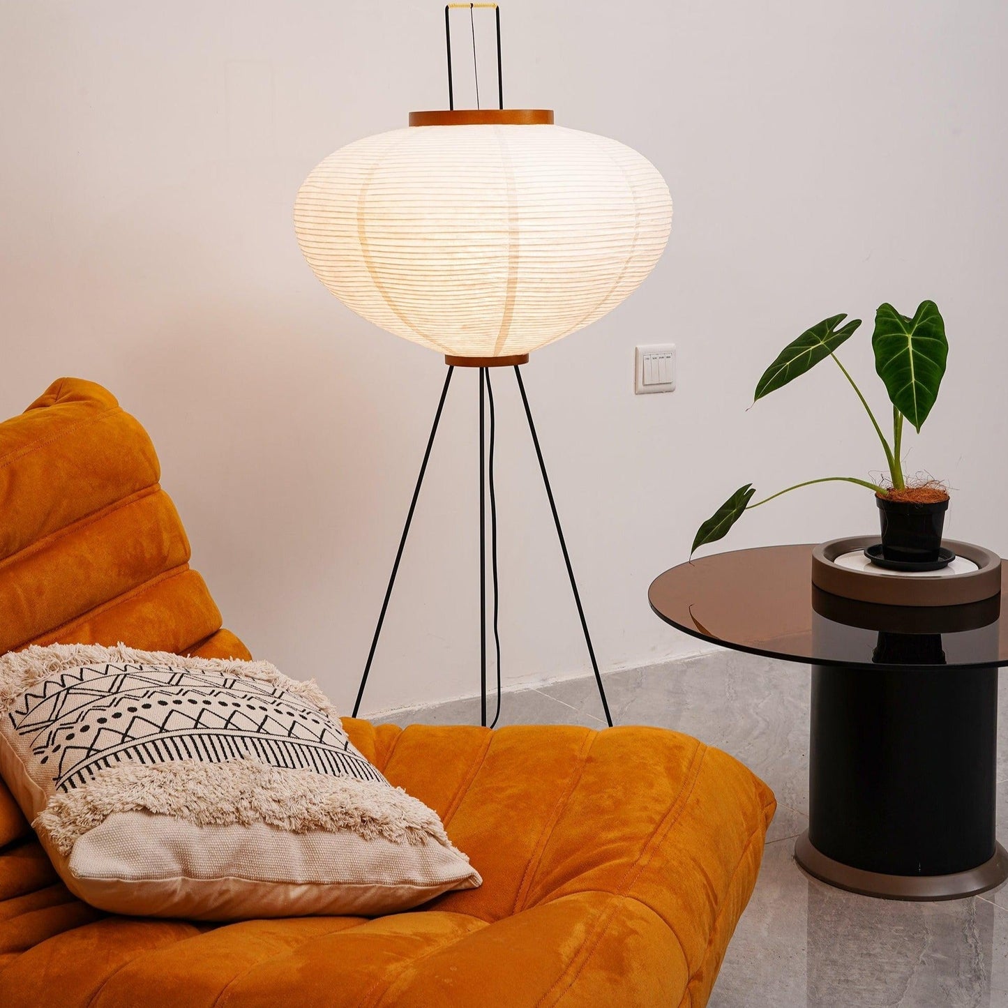 Lampadaire en papier de riz élégant – Éclairage sleek et stylé pour votre salon et votre chambre à coucher