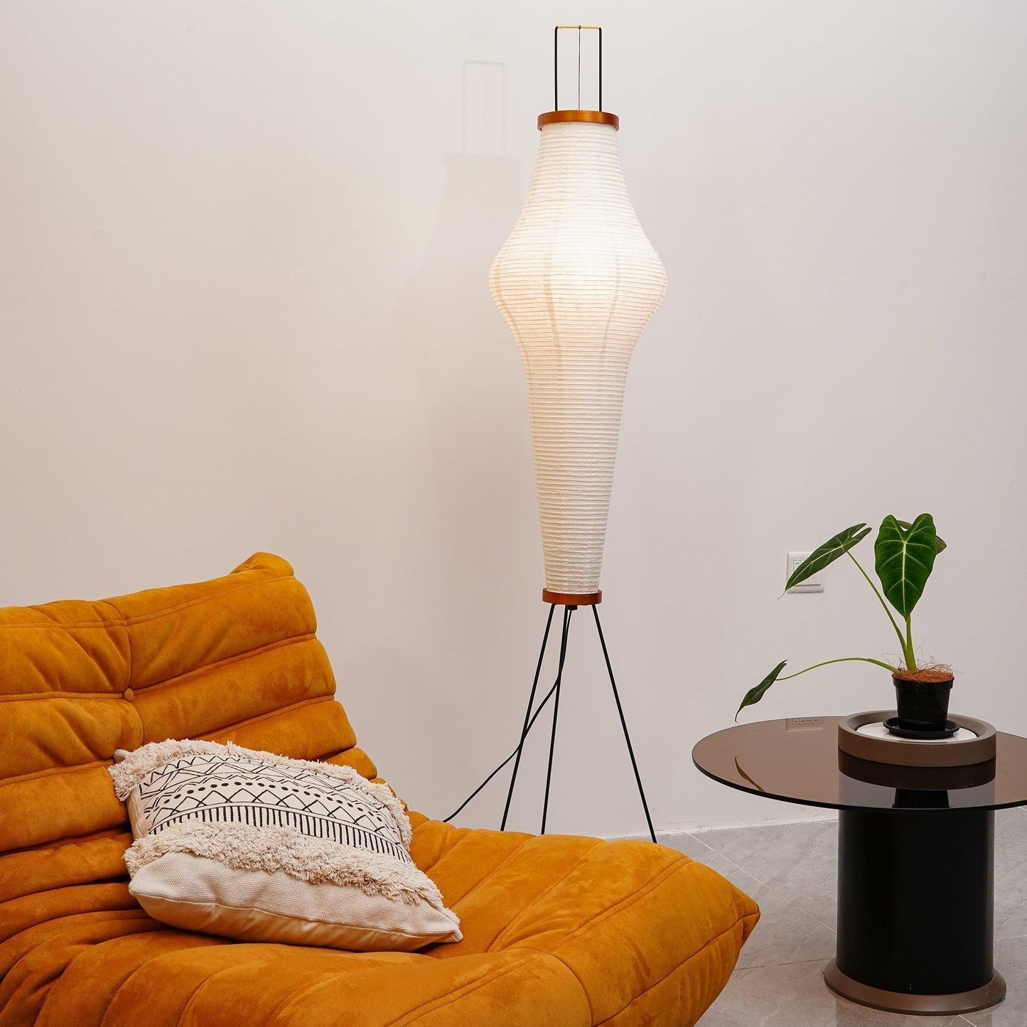 Lampadaire en papier de riz élégant – Éclairage sleek et stylé pour votre salon et votre chambre à coucher