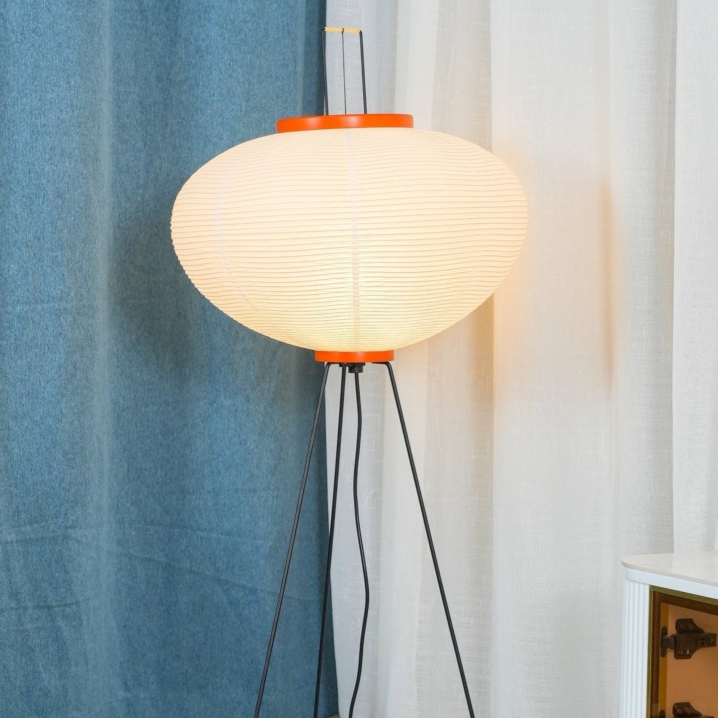 Lampadaire en papier de riz élégant – Éclairage sleek et stylé pour votre salon et votre chambre à coucher