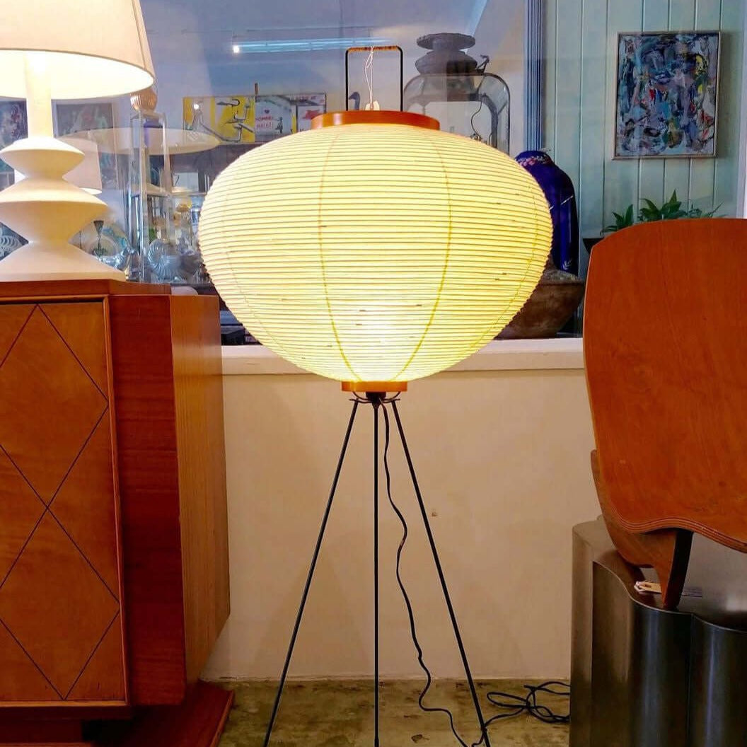Lampadaire en papier de riz élégant – Éclairage sleek et stylé pour votre salon et votre chambre à coucher