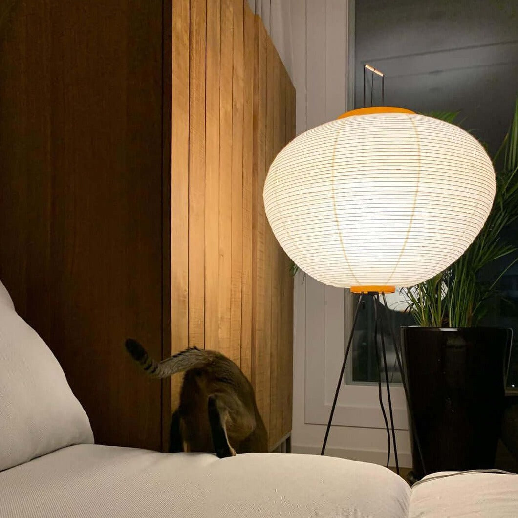Lampadaire en papier de riz élégant – Éclairage sleek et stylé pour votre salon et votre chambre à coucher