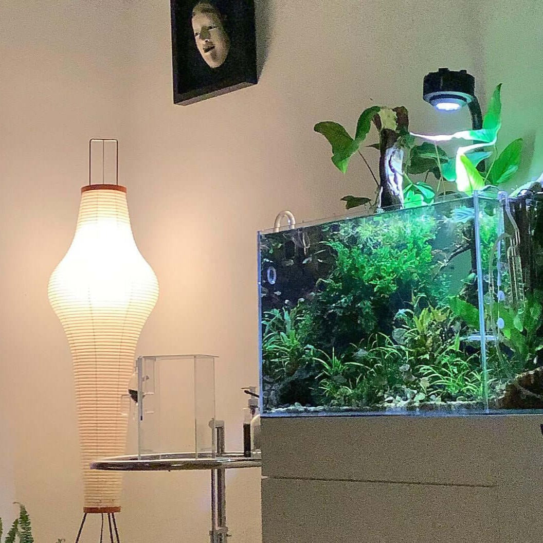 Lampadaire en papier de riz élégant – Éclairage sleek et stylé pour votre salon et votre chambre à coucher