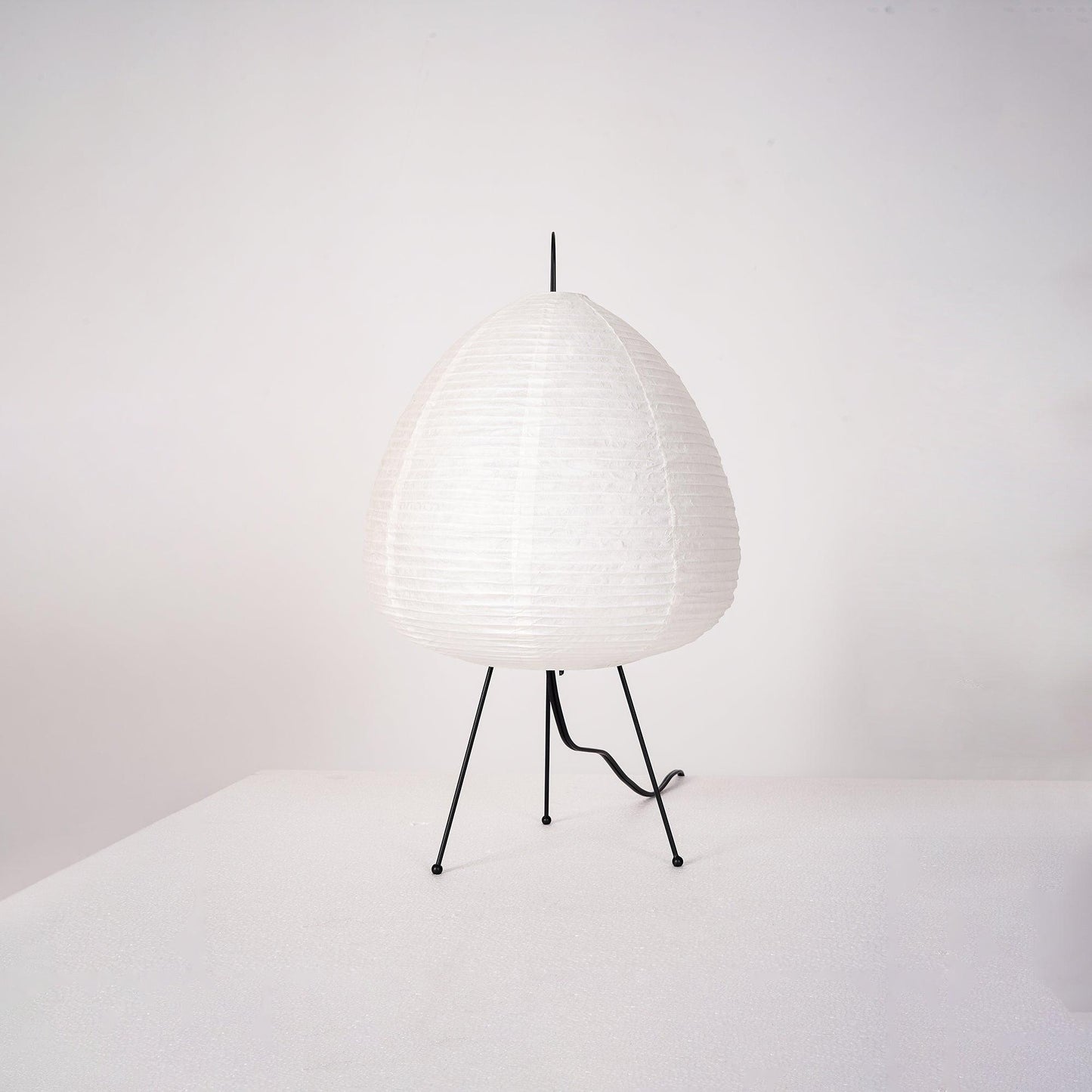 Lampe de table Akari exquise – Design en papier de mûrier et métal élégant