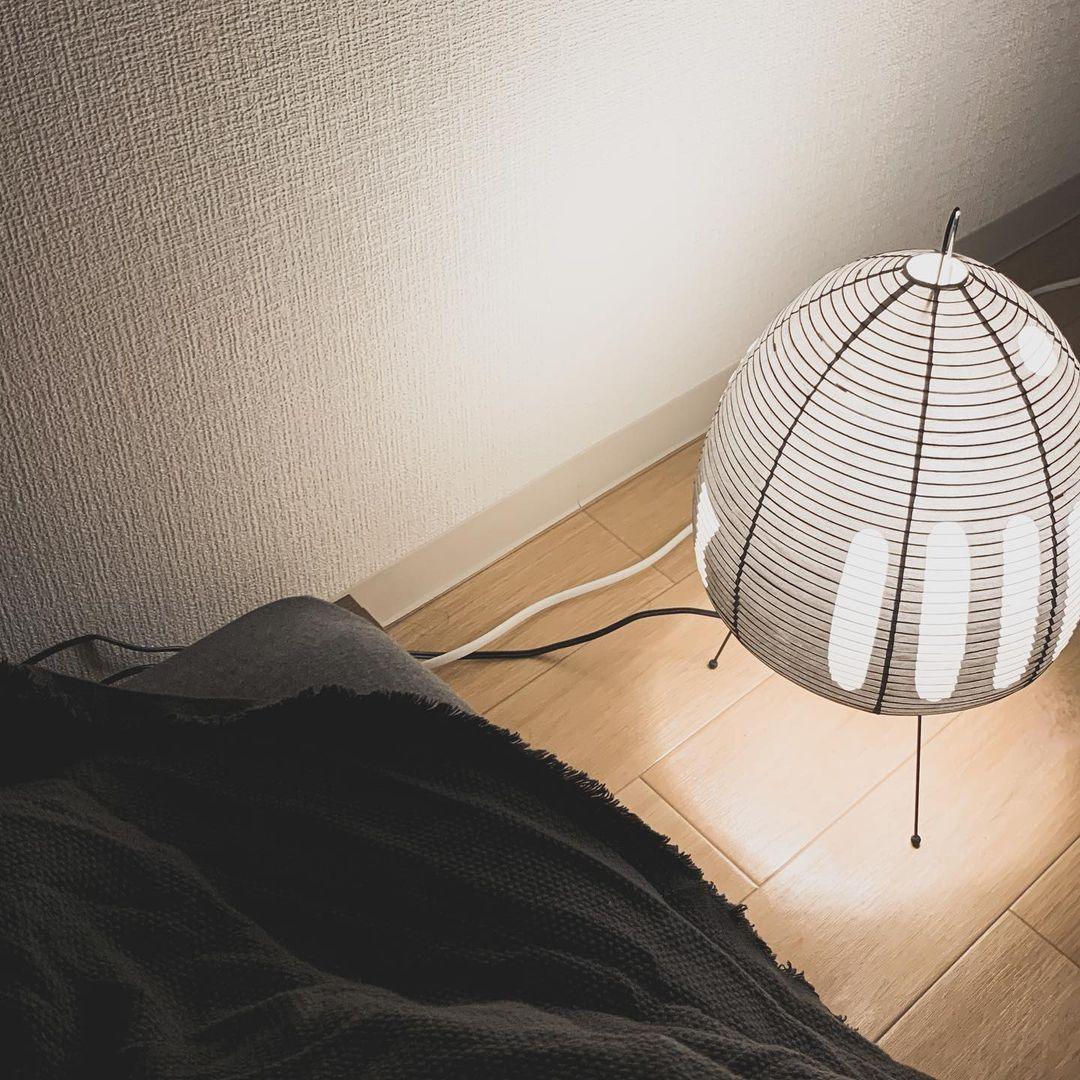 Lampe de table Akari exquise – Design en papier de mûrier et métal élégant