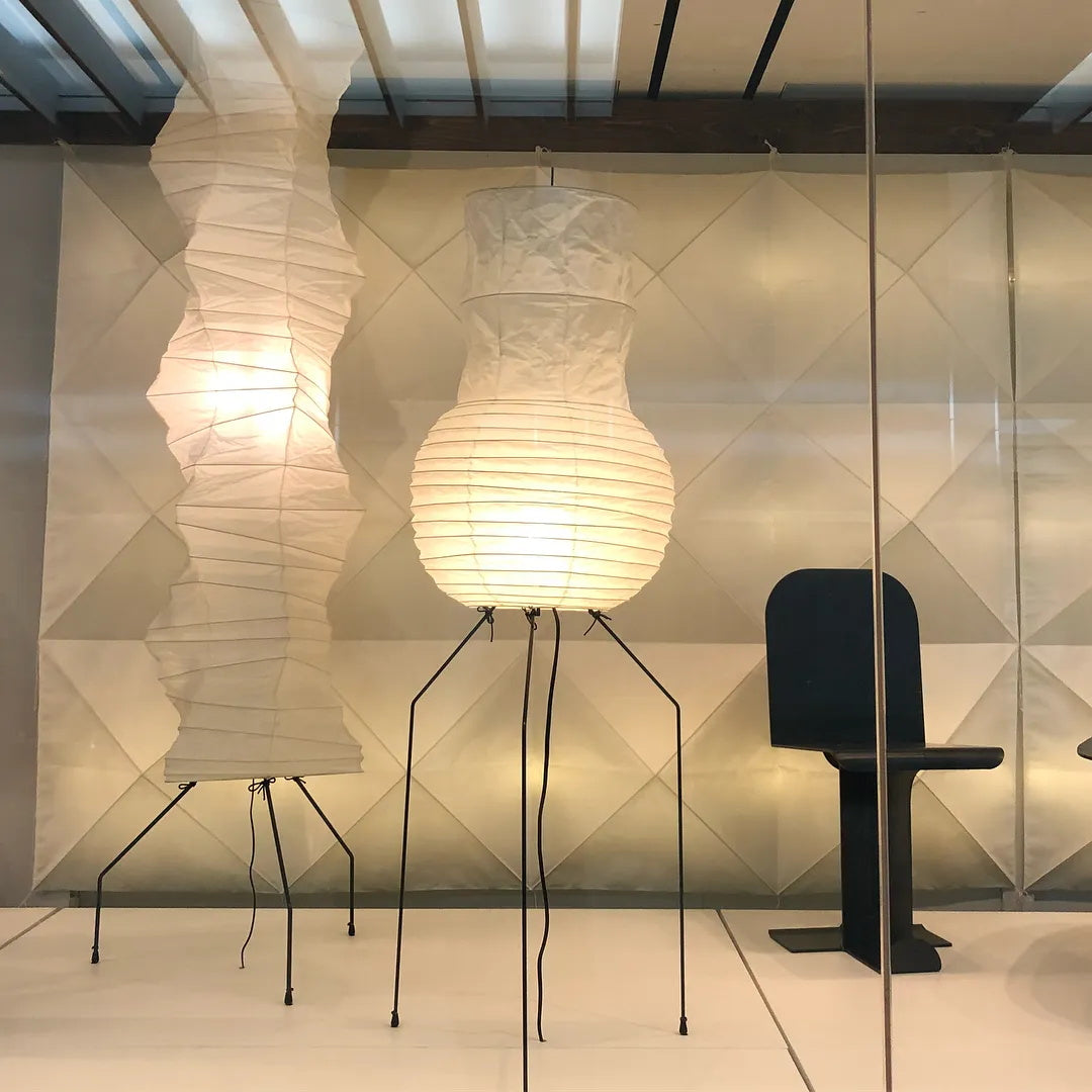 Lampadaire en papier de riz élégant – Éclairage sleek et stylé pour votre salon et votre chambre à coucher