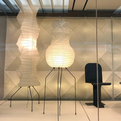 Lampadaire en papier de riz élégant – Éclairage sleek et stylé pour votre salon et votre chambre à coucher