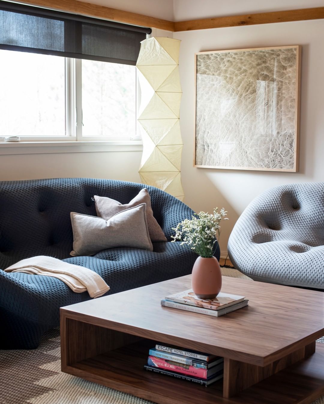 Lampadaire en papier de riz élégant – Éclairage sleek et stylé pour votre salon et votre chambre à coucher