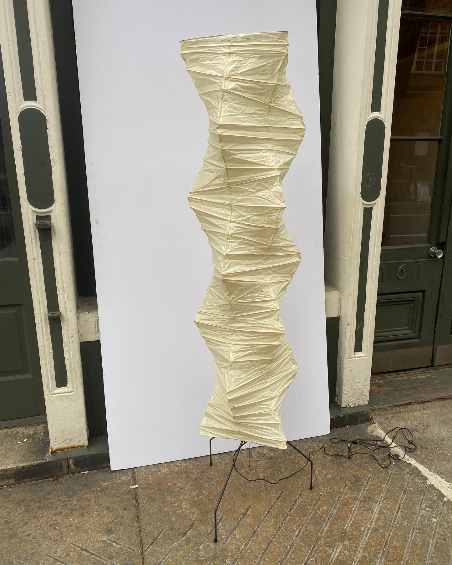 Lampadaire en papier de riz élégant – Éclairage sleek et stylé pour votre salon et votre chambre à coucher