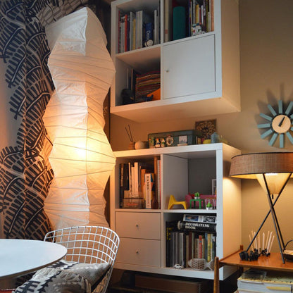 Lampadaire en papier de riz élégant – Éclairage sleek et stylé pour votre salon et votre chambre à coucher