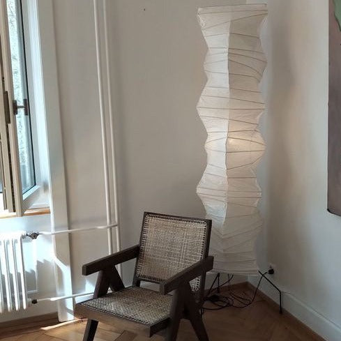 Lampadaire en papier de riz élégant – Éclairage sleek et stylé pour votre salon et votre chambre à coucher