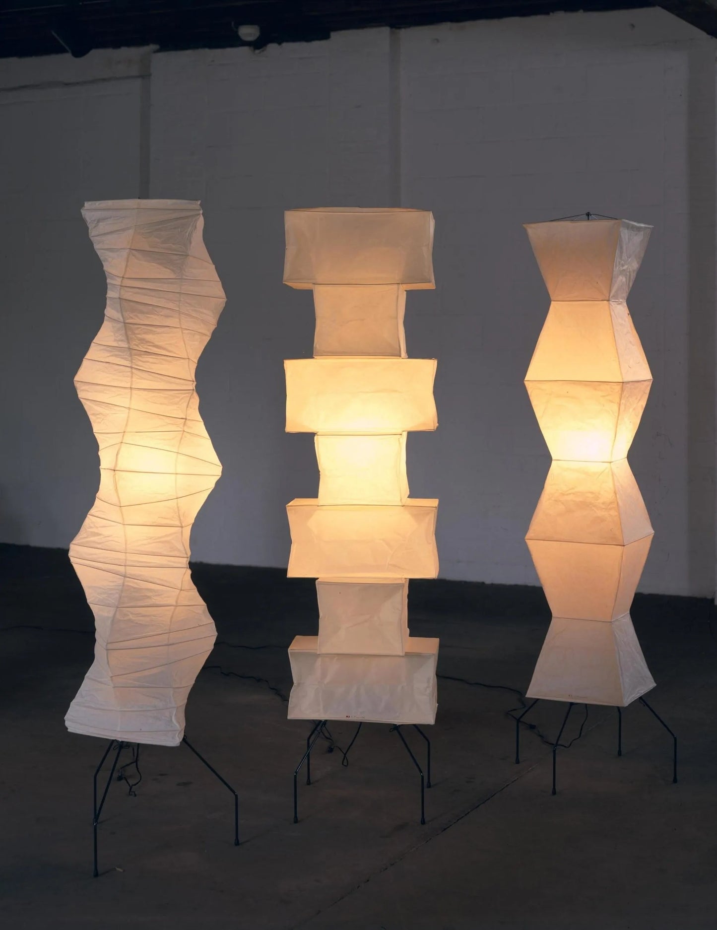 Lampadaire en papier de riz élégant – Éclairage sleek et stylé pour votre salon et votre chambre à coucher