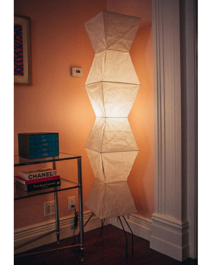 Lampadaire en papier de riz élégant – Éclairage sleek et stylé pour votre salon et votre chambre à coucher