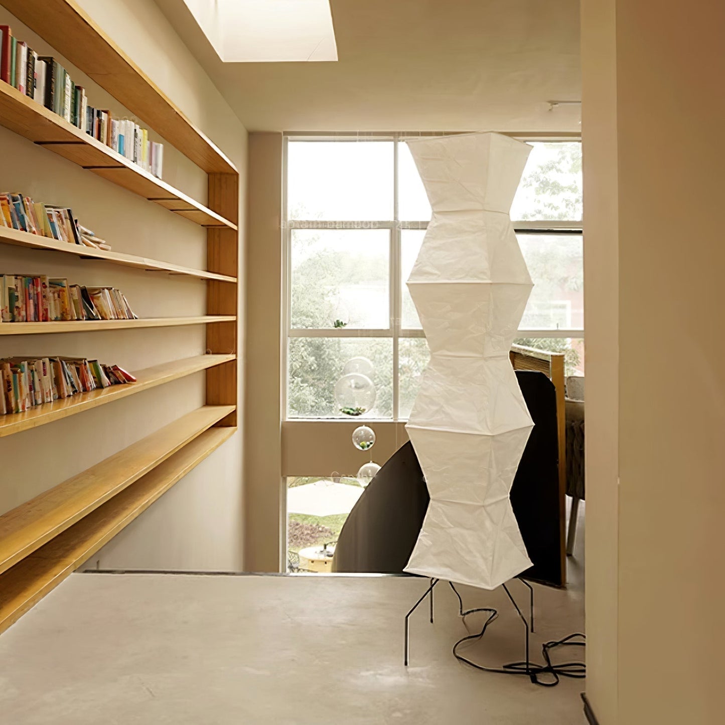 Lampadaire en papier de riz élégant – Éclairage sleek et stylé pour votre salon et votre chambre à coucher