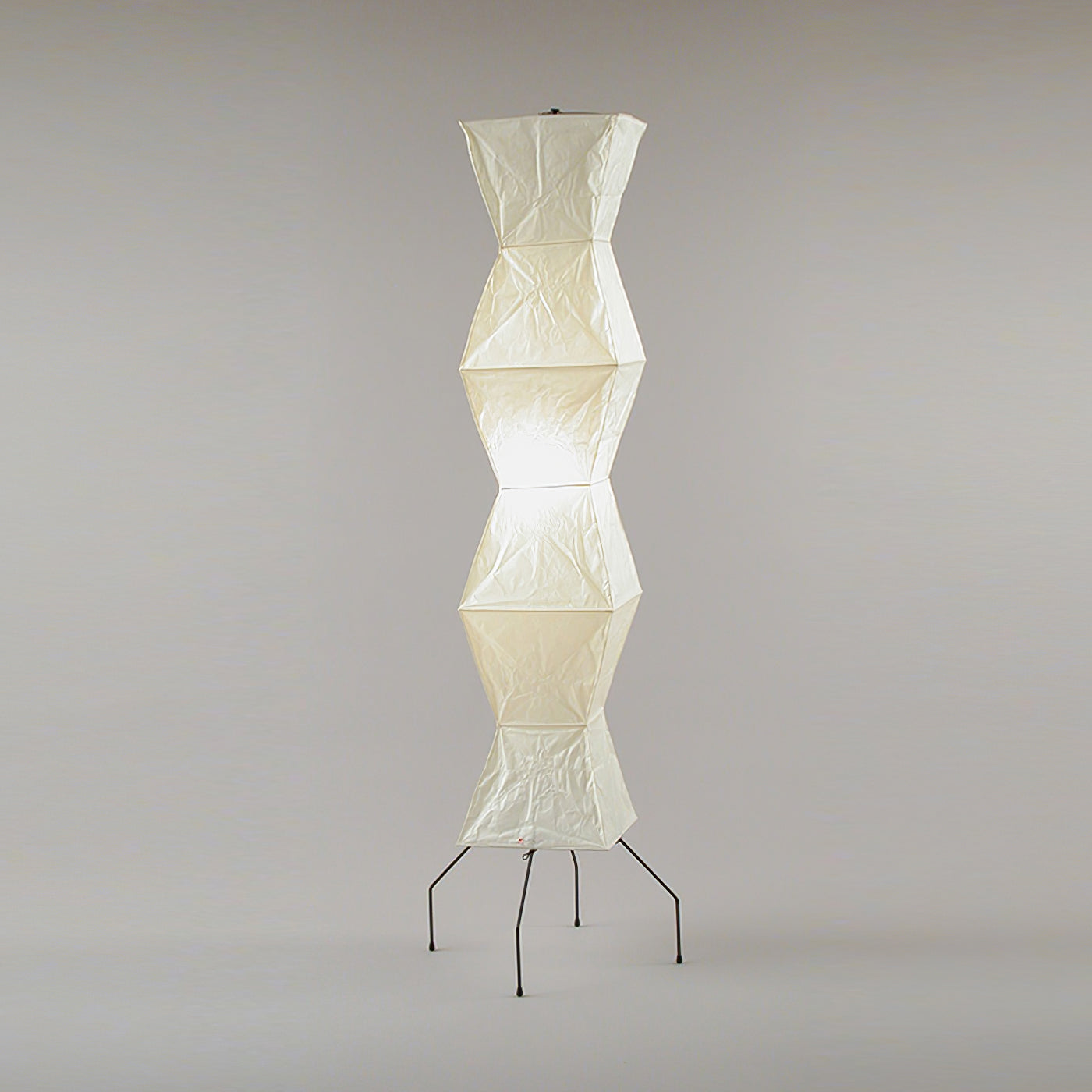 Lampadaire en papier de riz élégant – Éclairage sleek et stylé pour votre salon et votre chambre à coucher