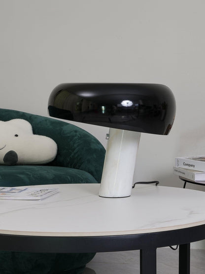 Verfijnde tafellamp van Carrara-marmer en metaal met modern LED-ontwerp