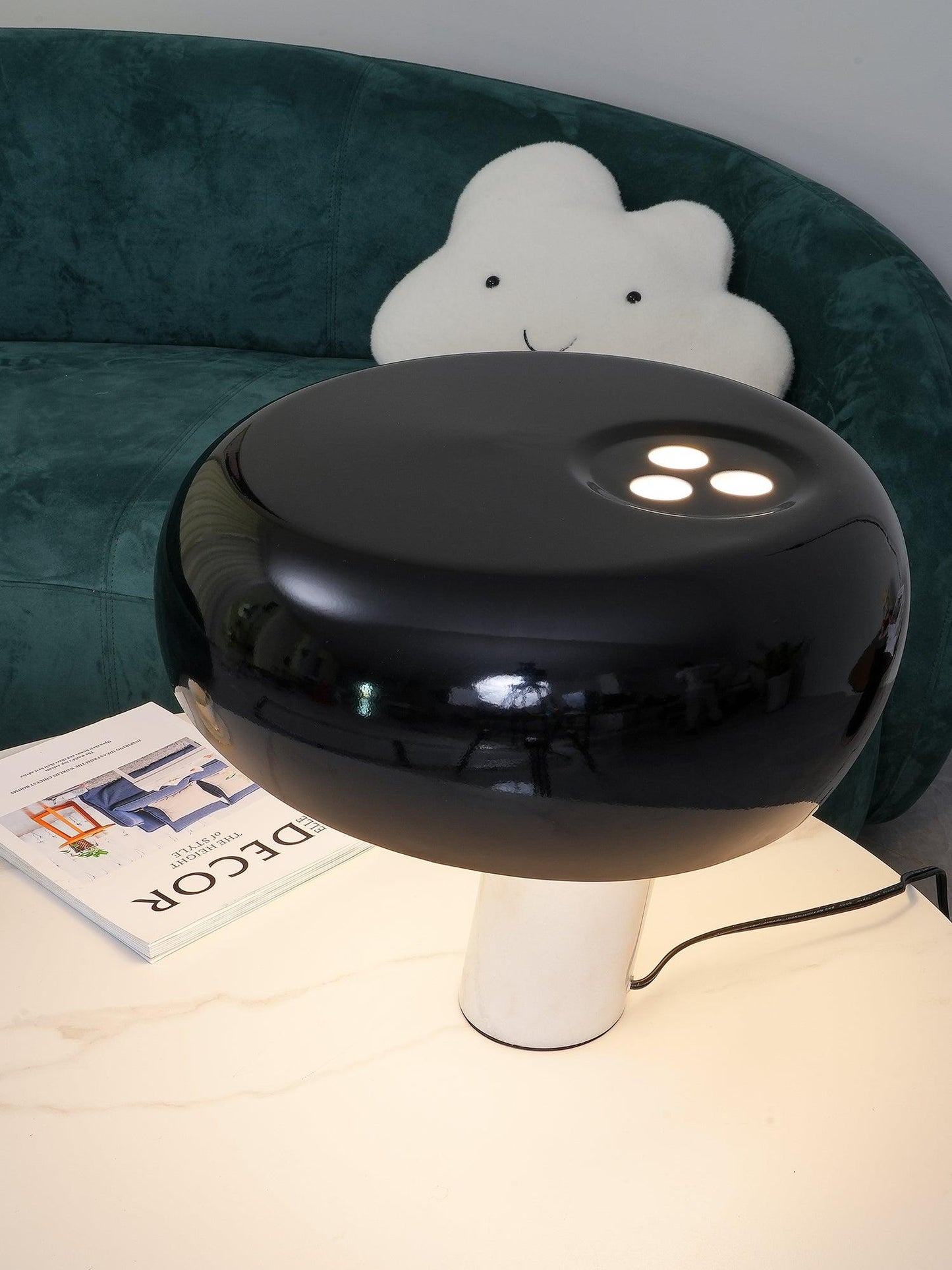 Verfijnde tafellamp van Carrara-marmer en metaal met modern LED-ontwerp