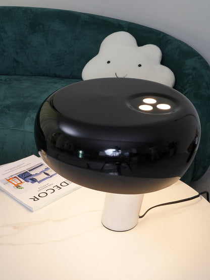 Verfijnde tafellamp van Carrara-marmer en metaal met modern LED-ontwerp