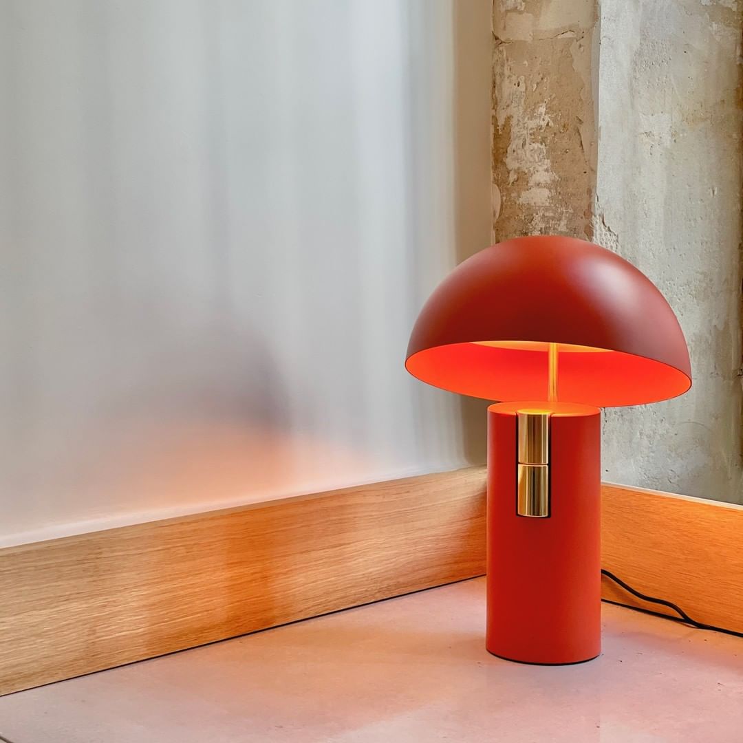 Lampe de table LED contemporaine AVO – Design élégant avec éclairage intégré