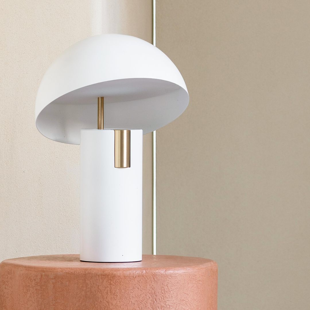 Lampe de table LED contemporaine AVO – Design élégant avec éclairage intégré