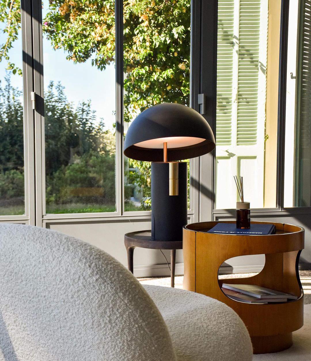 Lampe de table LED contemporaine AVO – Design élégant avec éclairage intégré