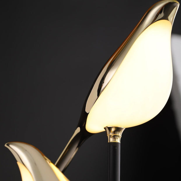 Elegant postmodern gold bird LED desk lamp - Perfect for stylish workspaces