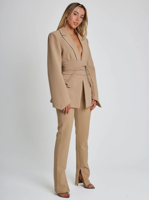 Blazer Femme Ajusté avec Ceinture – Élégance Chic et Polyvalente pour Toutes les Occasions