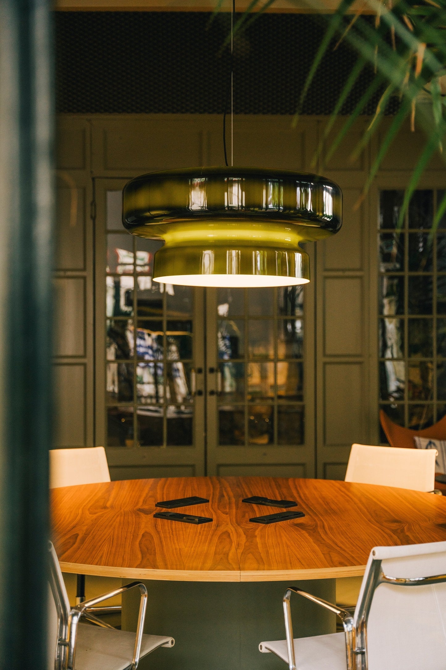 Superbe Suspension en Verre Soufflé Bohemia – Embrassez l'Élégance Organique avec Éclairage LED Intégré