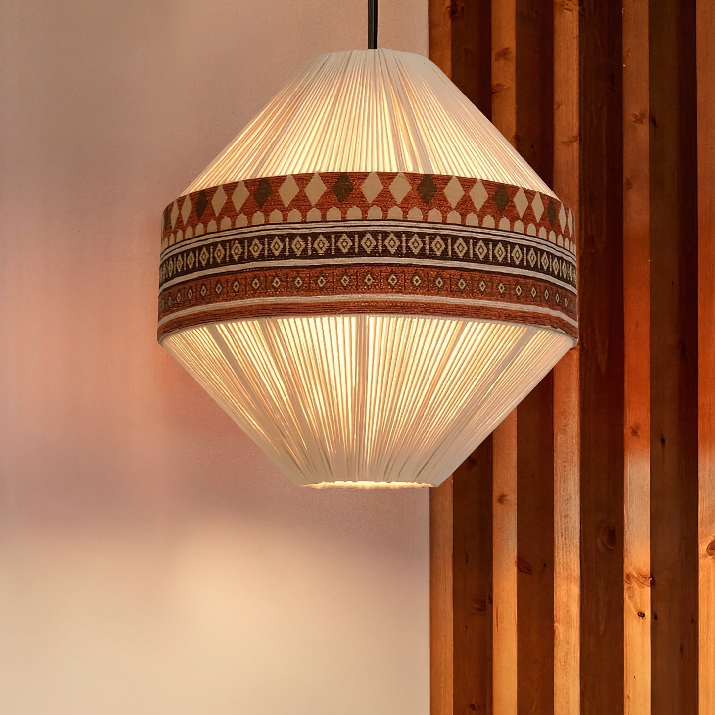 Lumineuse hängande lampa med bohemiska fransar – taklampa inspirerad av stammar med elegant stil och graciösa fransar