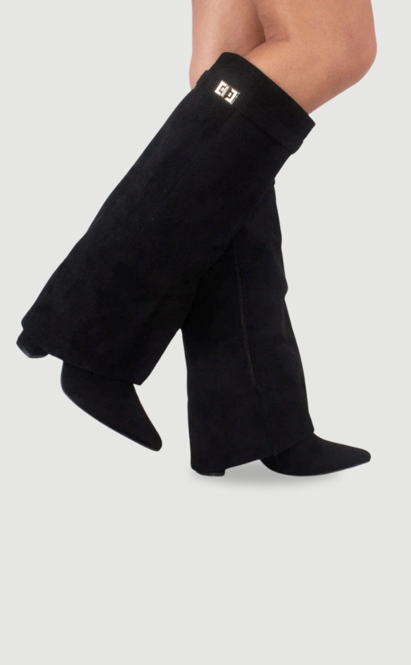 Elegant Suede Ankle Boots with Golden Closure – Comfort and Style for All Occasions