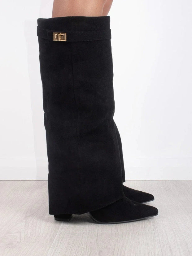 Elegant Suede Ankle Boots with Golden Closure – Comfort and Style for All Occasions