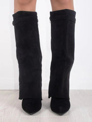 Elegant Suede Ankle Boots with Golden Closure – Comfort and Style for All Occasions