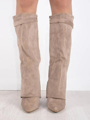 Elegant Suede Ankle Boots with Golden Closure – Comfort and Style for All Occasions