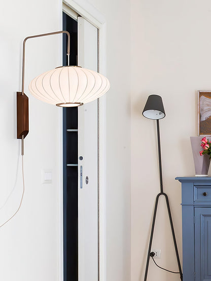 Vägglampa Nelson – Elegant modern design från 1950-talet med valnötsträ och metall