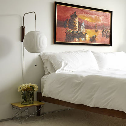 Vägglampa Nelson – Elegant modern design från 1950-talet med valnötsträ och metall