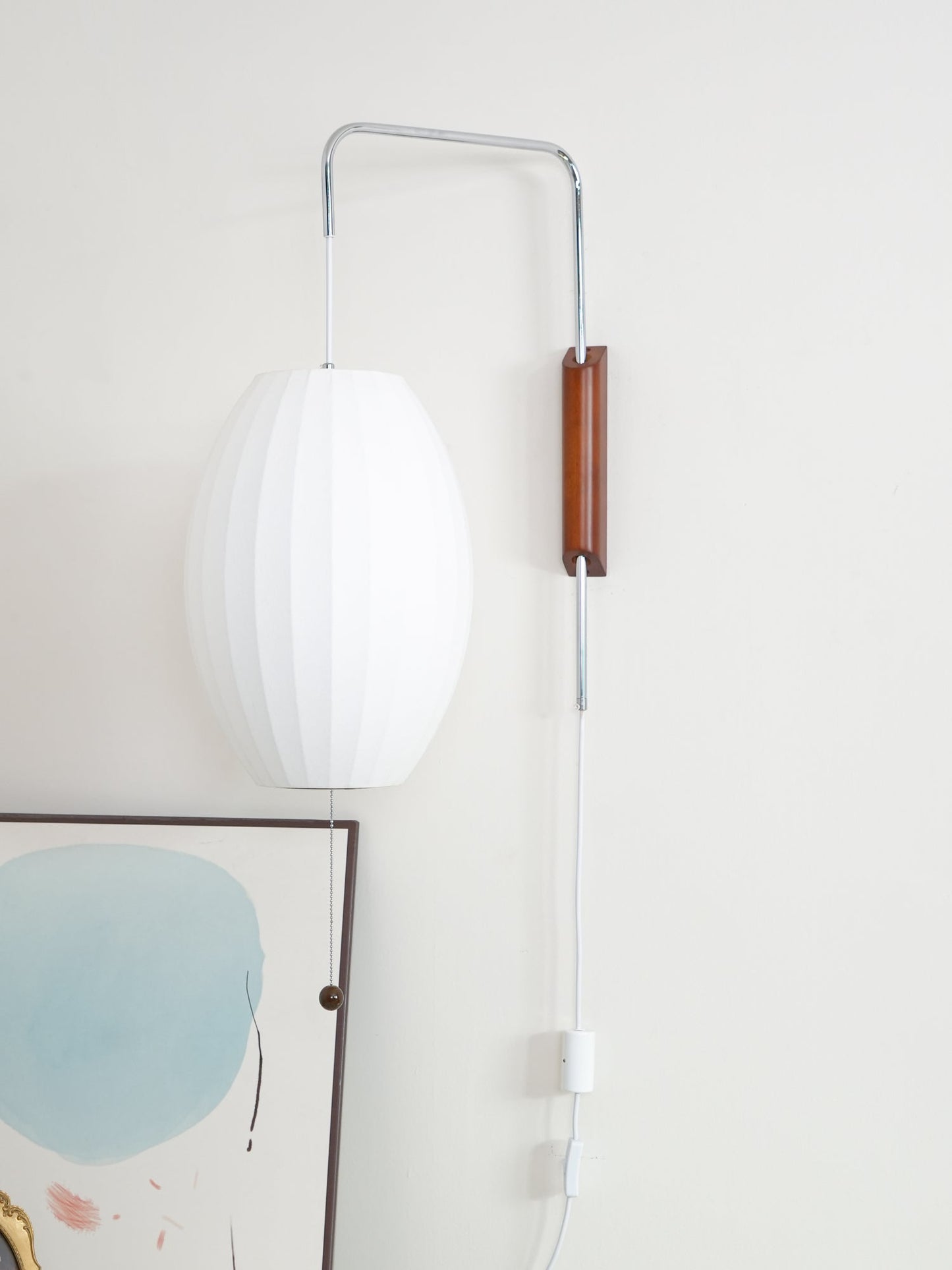 Vägglampa Nelson – Elegant modern design från 1950-talet med valnötsträ och metall