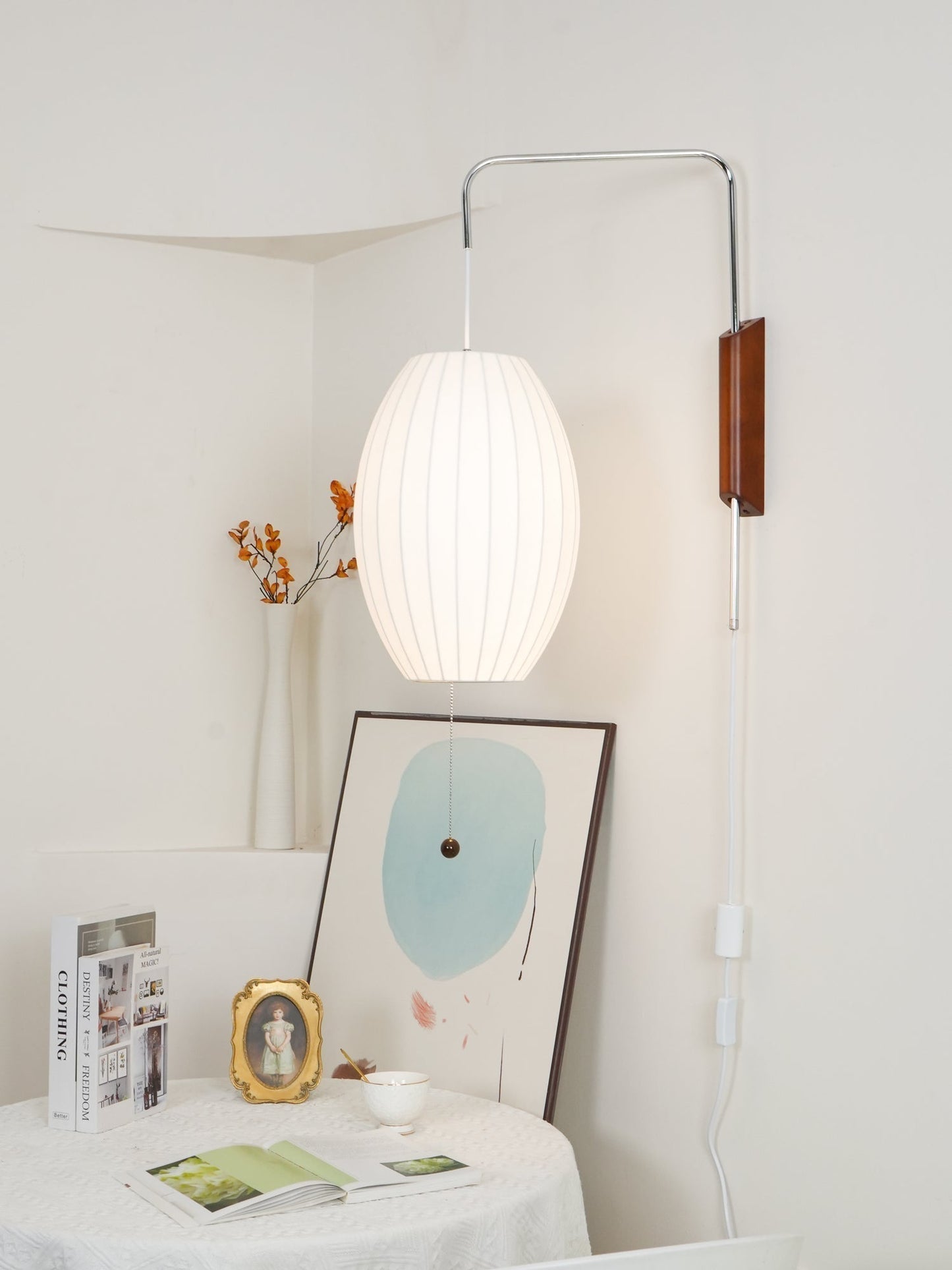 Vägglampa Nelson – Elegant modern design från 1950-talet med valnötsträ och metall