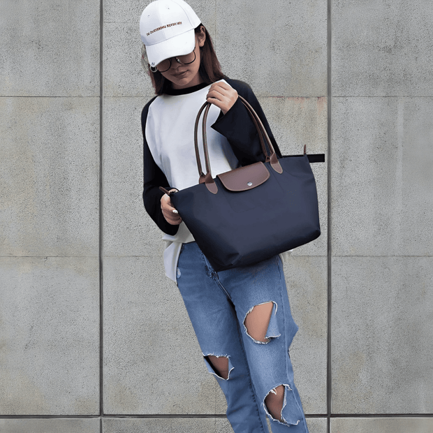 Elegant Oxford shoulder bag – With refined faux leather details