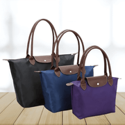 Elegant Oxford shoulder bag – With refined faux leather details