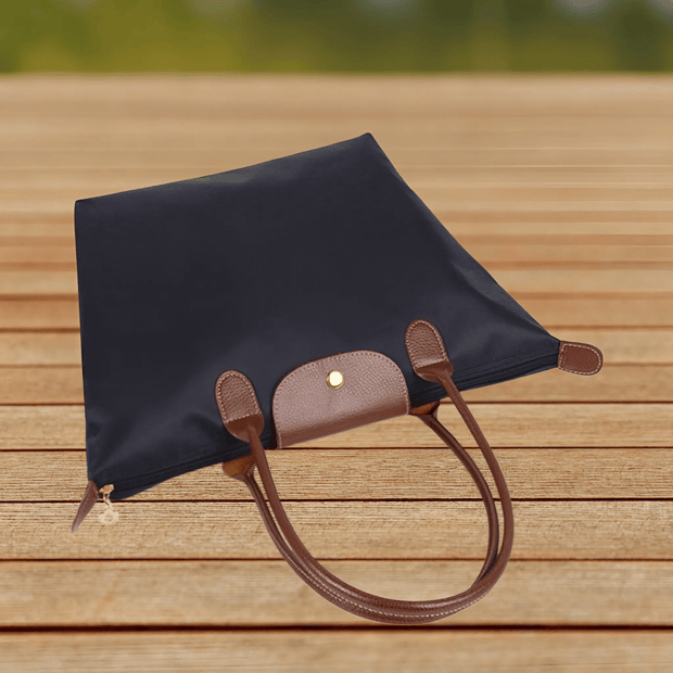 Elegant Oxford shoulder bag – With refined faux leather details