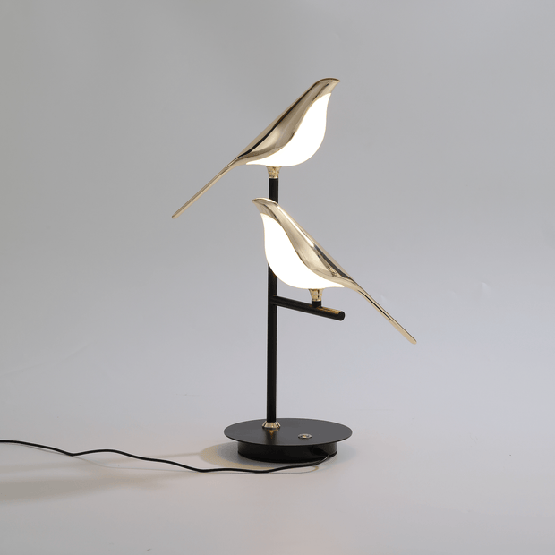 Elegant postmodern gold bird LED desk lamp - Perfect for stylish workspaces